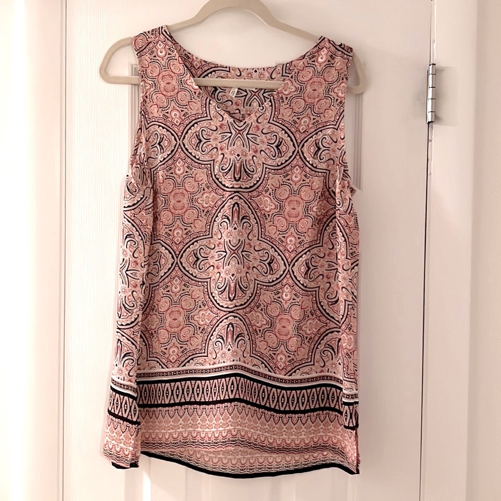 NWOT. Violet + Claire Sleeveless Blouse